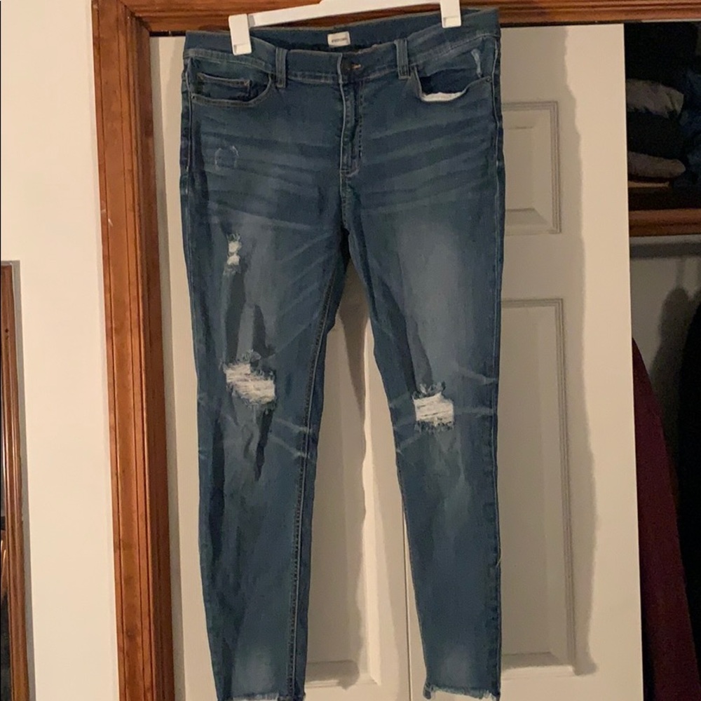 JUNIOR PLUS RIPPED JEANS